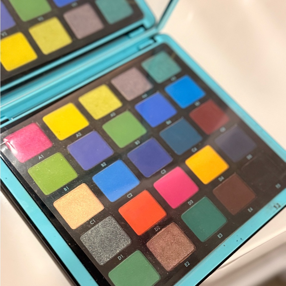 Anastasia Beverly Hills Vibrant Eyeshadow Palette